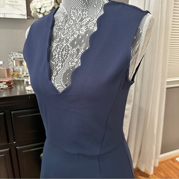 French Connection Lula Scallop V-Neck Dress | Size 6 | NWT - Picture 3 of 12